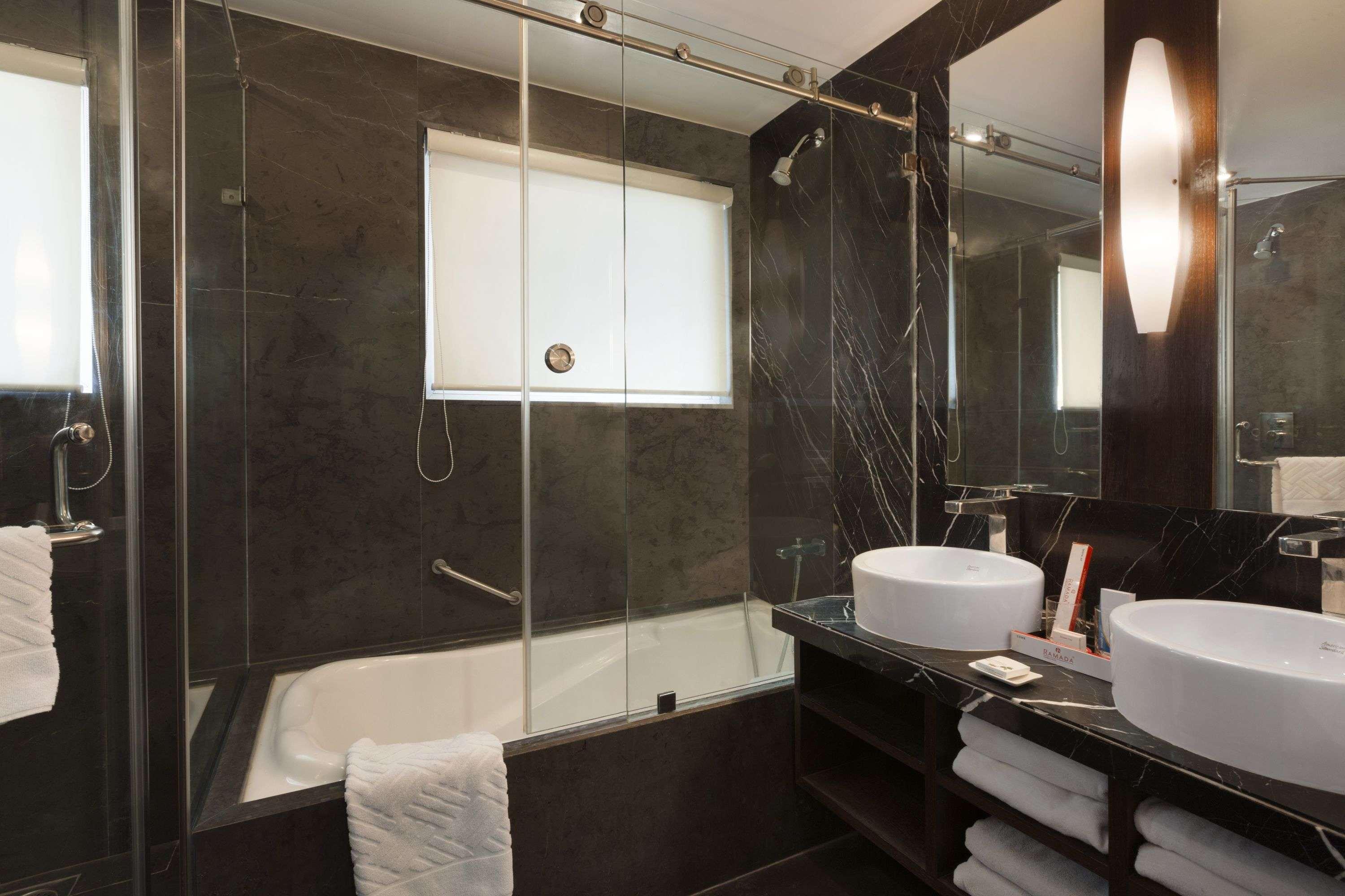 Ramada Ahmedabad 호텔 외부 사진
