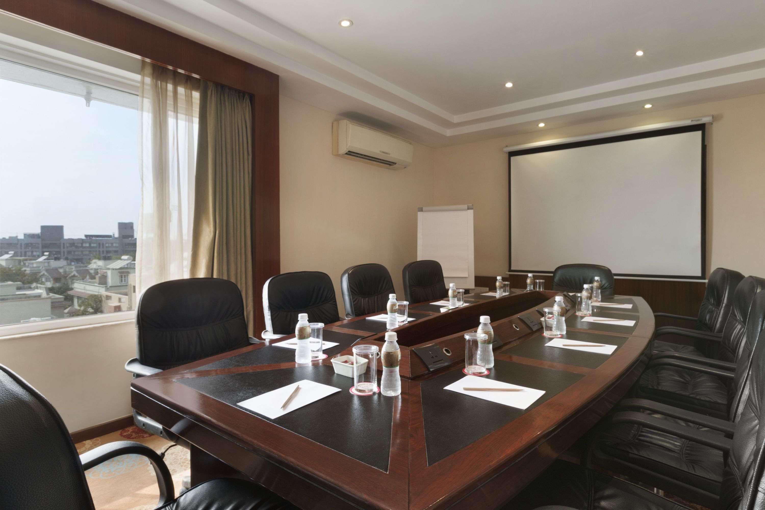 Ramada Ahmedabad 호텔 외부 사진
