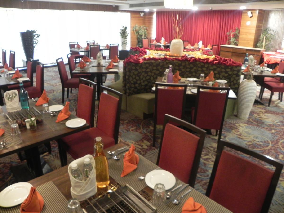 Ramada Ahmedabad 호텔 외부 사진