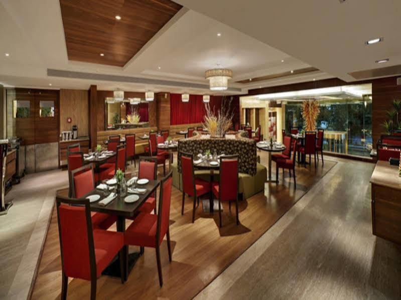 Ramada Ahmedabad 호텔 외부 사진