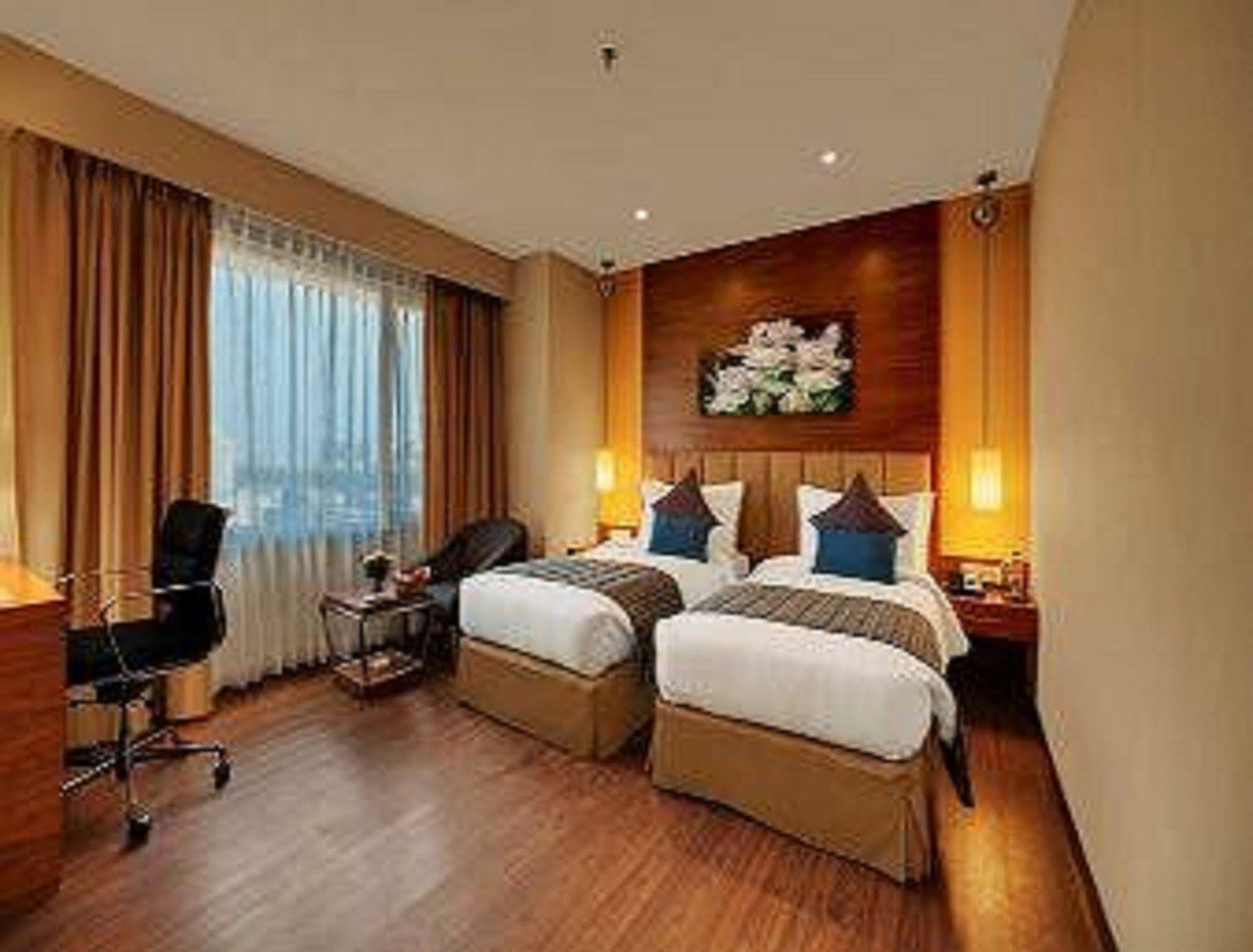 Ramada Ahmedabad 호텔 외부 사진