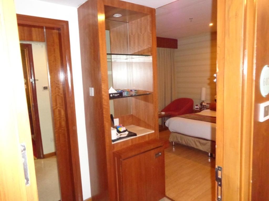 Ramada Ahmedabad 호텔 외부 사진