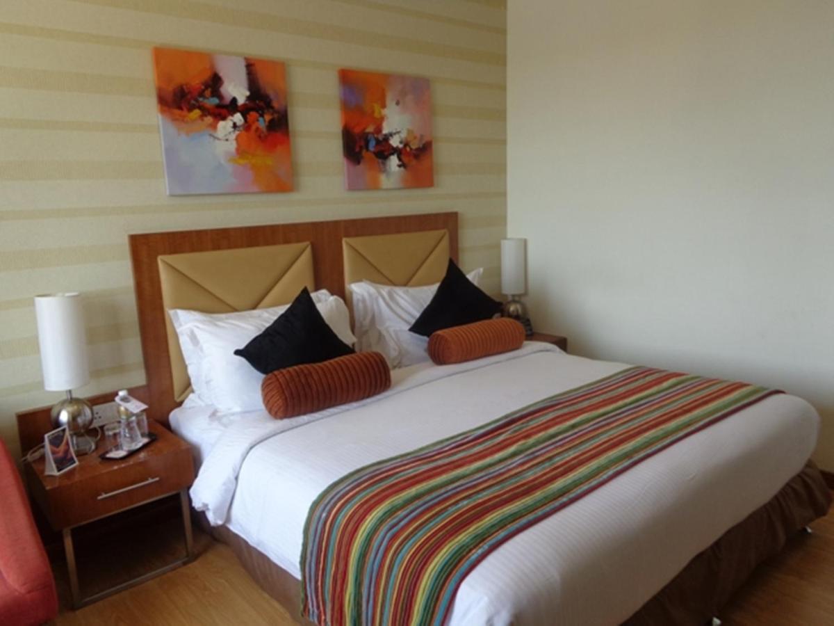 Ramada Ahmedabad 호텔 외부 사진