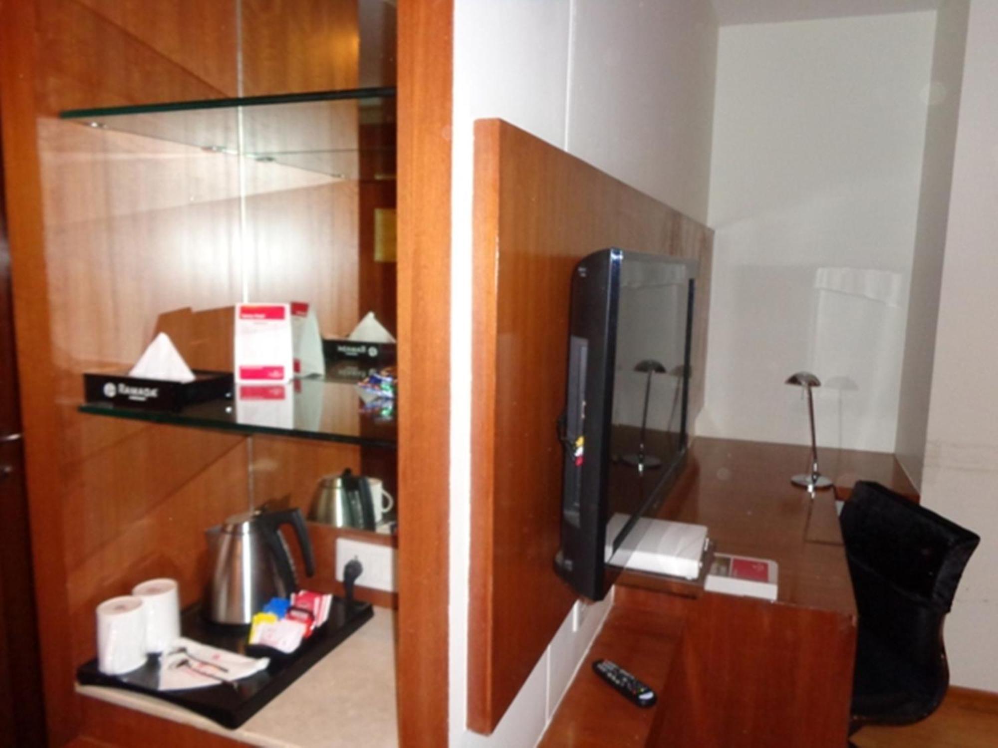 Ramada Ahmedabad 호텔 외부 사진